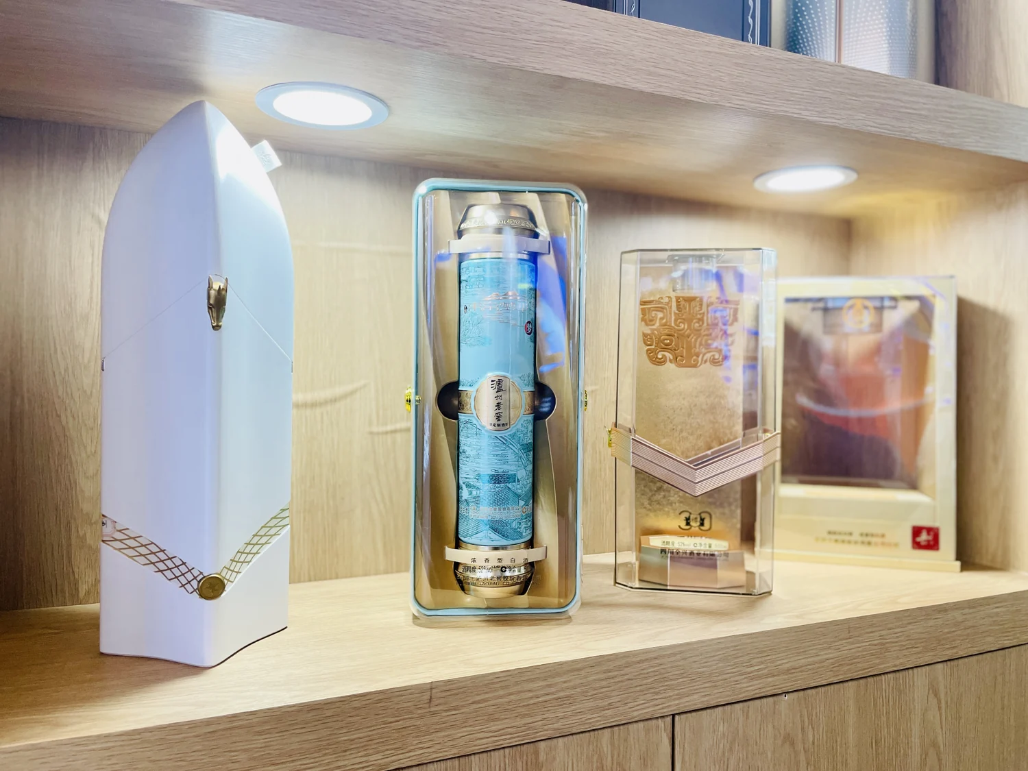 Haichuan samples showing metal and acrylic bottle presentation formats