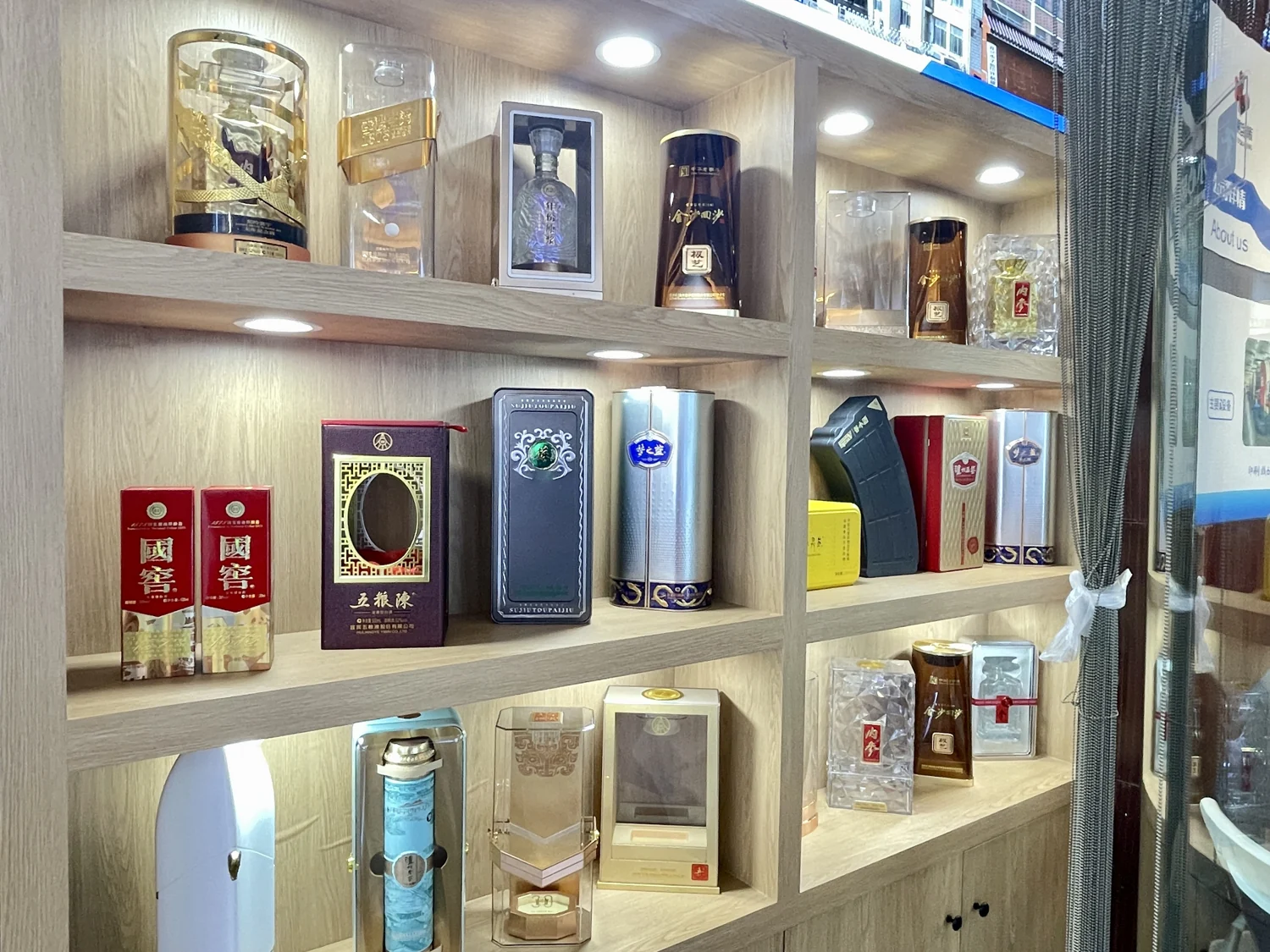 Haichuan collection of tin and acrylic bottle packaging